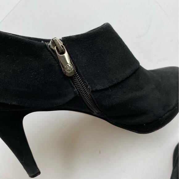 Adrienne Vittadini Women's Low Ankle Heeled Booties Size 8.5 Black Suede - Picture 4 of 9